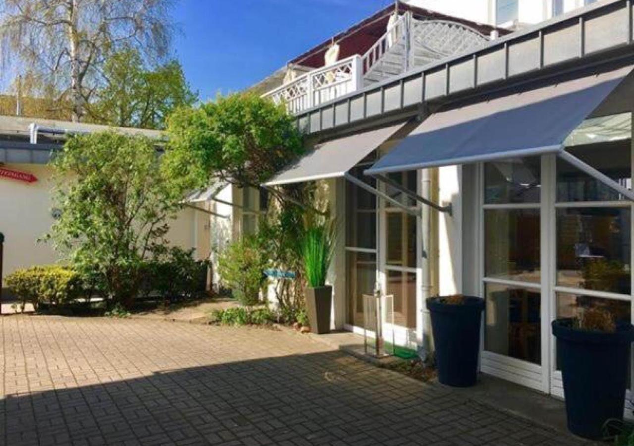 Hotel Zur Traube คูล็องสบอร์น ภายนอก รูปภาพ