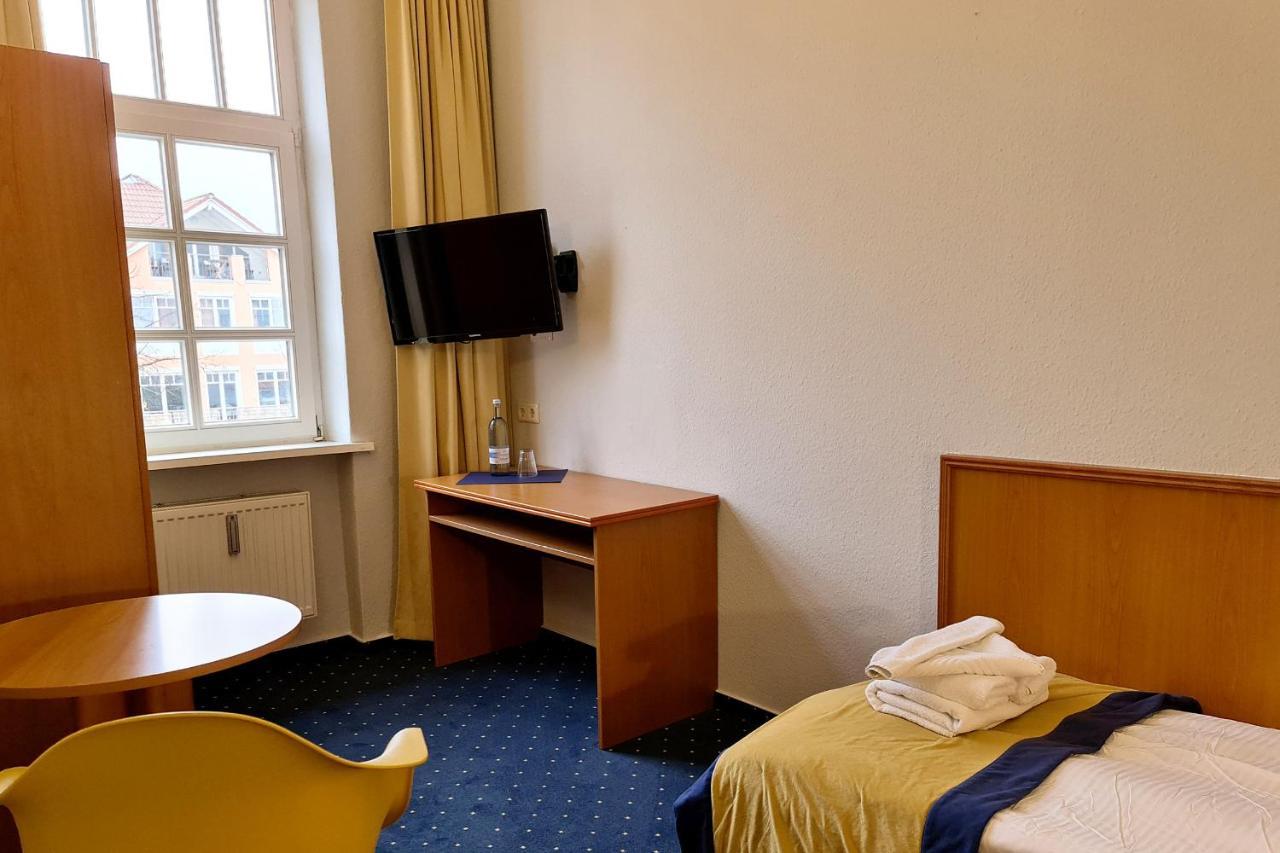 Hotel Zur Traube คูล็องสบอร์น ภายนอก รูปภาพ