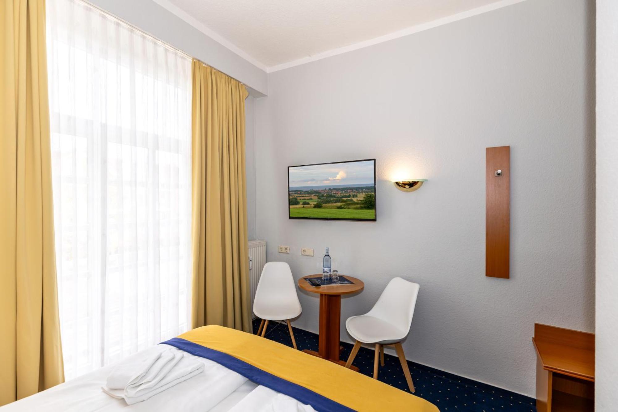 Hotel Zur Traube คูล็องสบอร์น ภายนอก รูปภาพ